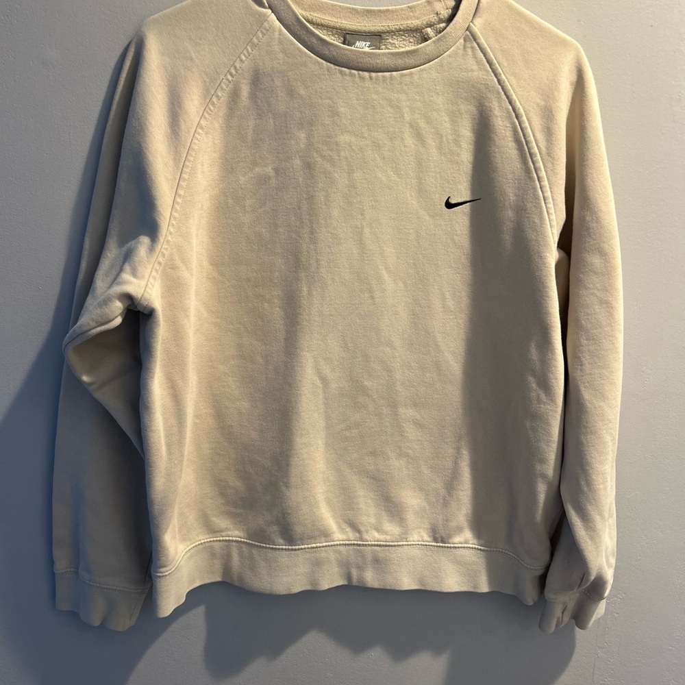 Unisex Nike Cream crewneck Sweatshirt for boy or girl size Medium
